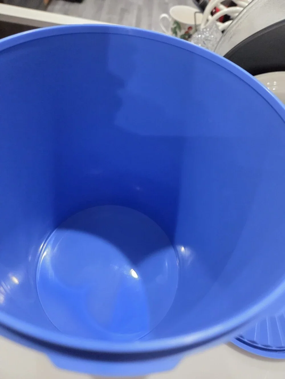 Blue Starburst Lid Tupperware Canister Container